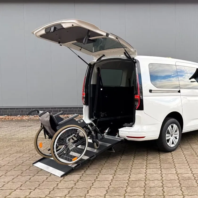 Rollstuhlgerechtes Taxi mit Rampe – TaxiMasha